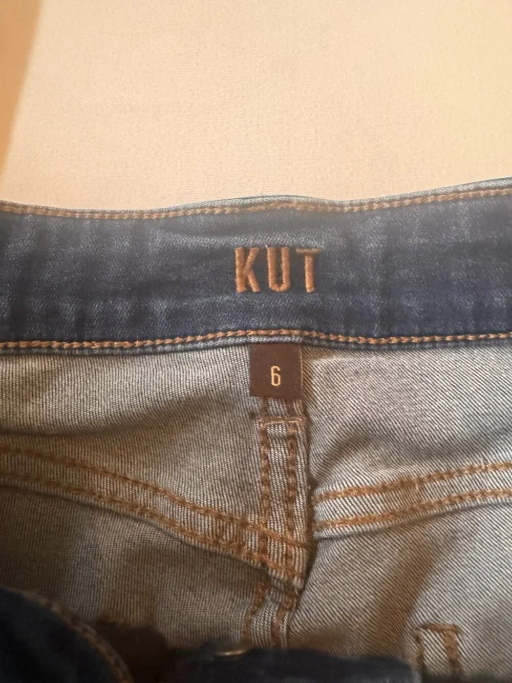 Flattering! Kut from the Kloth Fab Ab Baby Bootcut Jeans — Size 6
